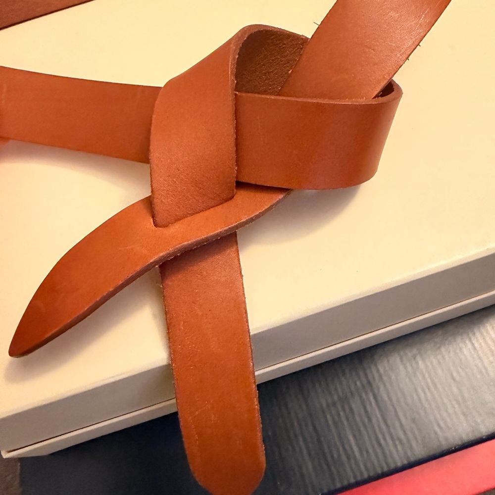 Elegant Tan Leather Belt - Picture 2 of 3